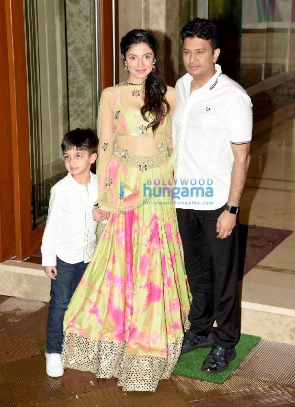 bollywood celebs visit sanjay dutts residence 4