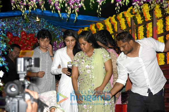 bollywood stars at salman khans ganesh visarjan 5