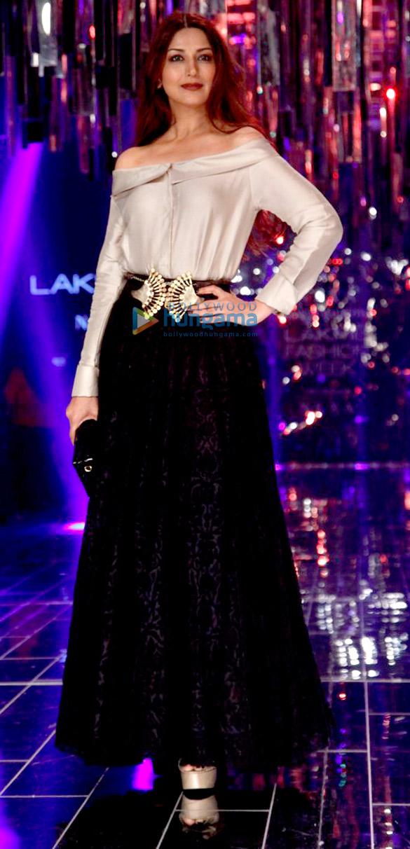 celebs grace manish malhotras show for lfw 2017 12
