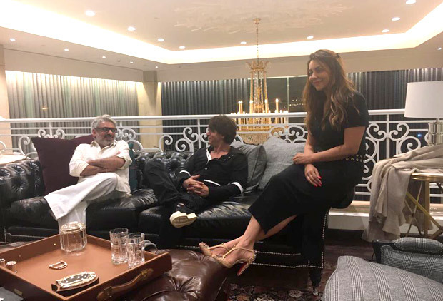 Check out Sanjay Leela Bhansali meets Shah Rukh Khan and Gauri Khan at her new store (1)