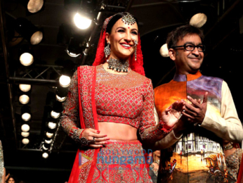 Elli Avram walks for Manoj Agarwal at Lakme Fashion Week 2017