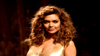 Esha Gupta walks the ramp for Amit Aggarwal at Lakme Fashion Week 2017