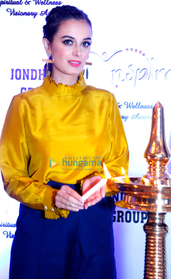 evelyn sharma graces the iinspire spiritual wellness vsionary awards 2017 4