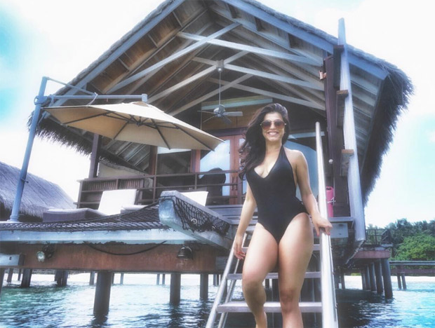 HOT! Shenaz Treasury sizzles in a black swimsuit in Maldives; asks her fans to join her for a swim