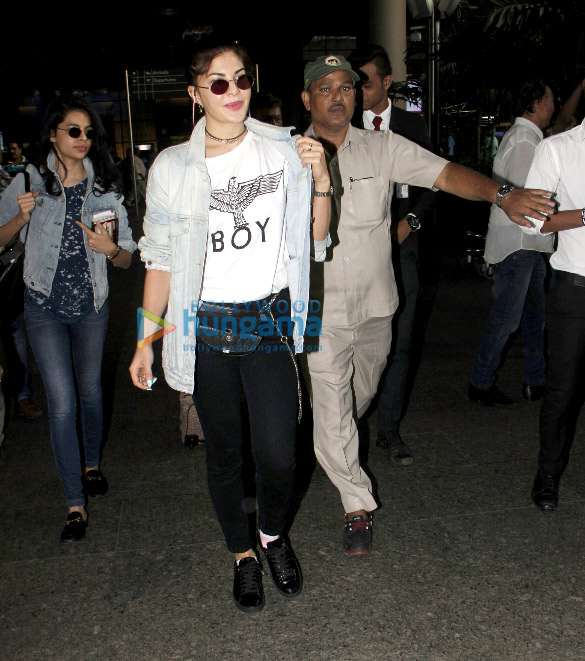 jacqueline fernandez spotted at the airport 1