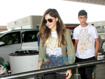 Jacqueline Fernandez, Sidharth Malhotra, Ileana D'Cruz and Kanika Kapoor snapped at the airport