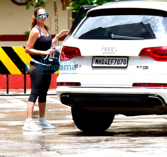 kareena kapoor khan and amrita arora snapped outside their gym 4