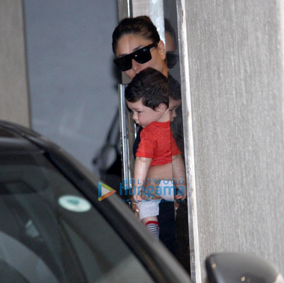 kareena kapoor khan snapped with taimur at babita kapoors house 2