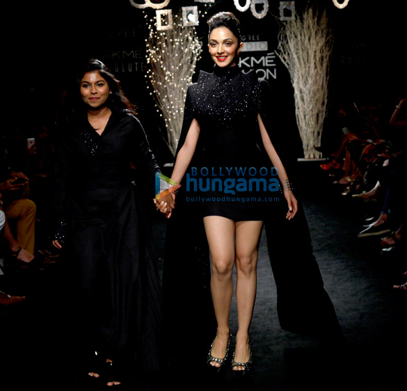 kiara advani walks for hardika gulati at lakme fashion week 2017 4