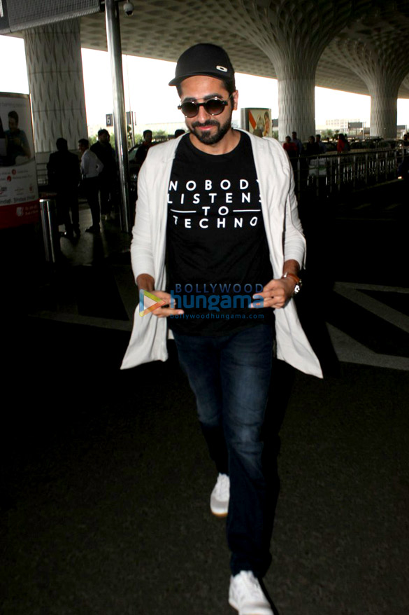 kriti sanon and ayushmann khurrana snapped at the airport 1