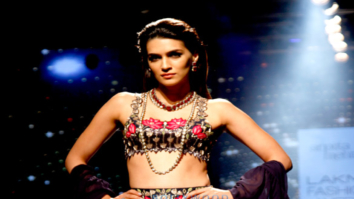 Kriti Sanon walks for Arpita Mehta at Lakme Fashion Week 2017