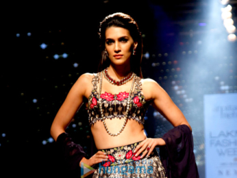 Kriti Sanon walks for Arpita Mehta at Lakme Fashion Week 2017