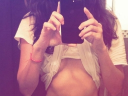 OMG! Mandana Karimi flaunts her abs in this hot Instagram picture