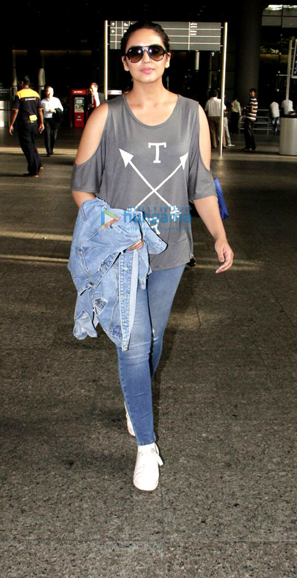 nidhhi agerwal and huma qureshi snapped at the airport 4