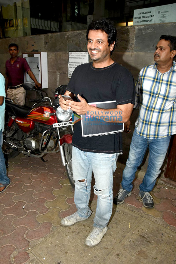 parineeti chopra and vikas bahl snapped post a meeting at indigo bandra 5 2