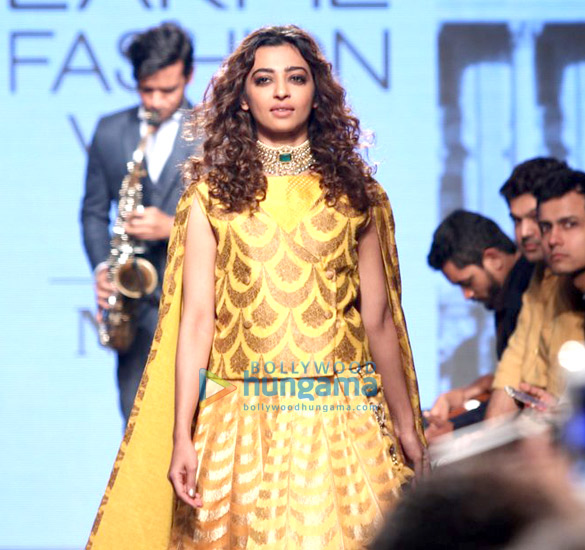radhika apte walks for shailesh singhania at lakme fashion week 2017 1