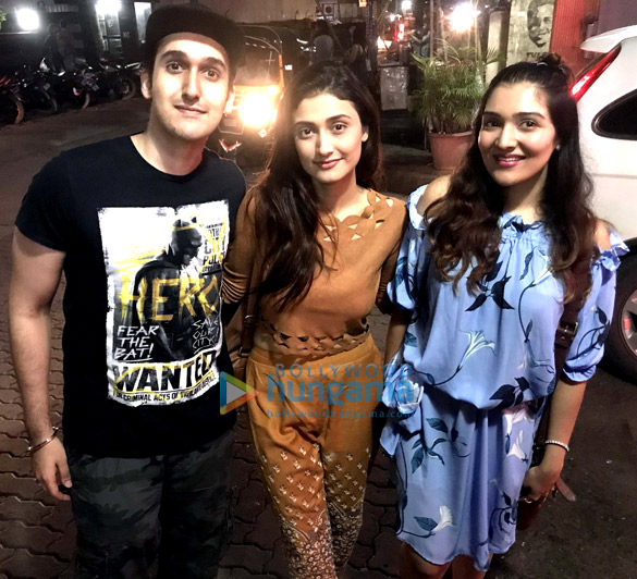 ragini khanna hosts the screening of gurgaon for her relative and friends 3