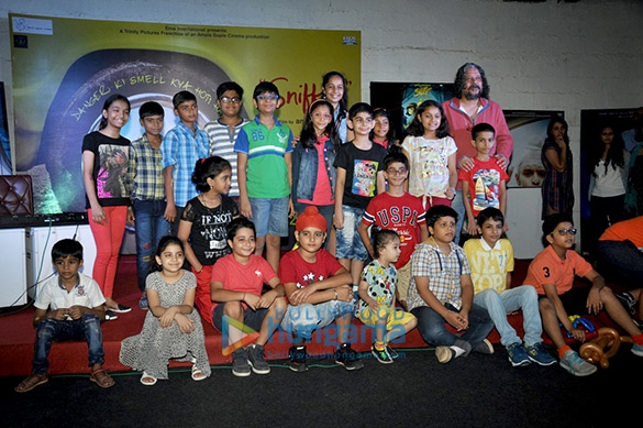 raj kundra amol gupte with kids promote their movie sniff04