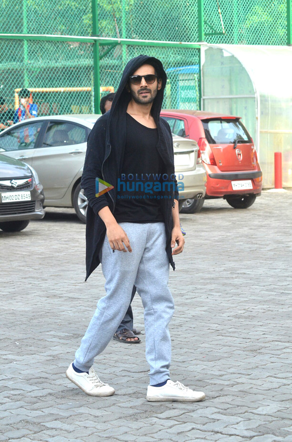 ranbir kapoor and kartik aaryan snapped at football practice 4