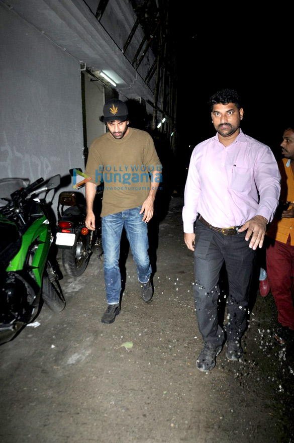 ranbir kapoor snapped post a meeting with director shoojit sircar in juhu 1