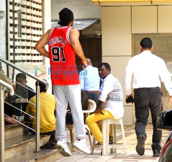 ranbir kapoor snapped post rehearsals in bandra 4