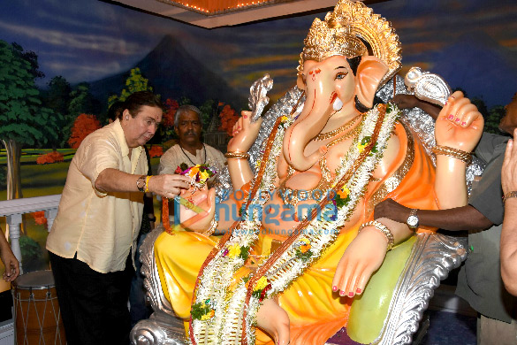 randhir kapoor krishna raj kapoor welcome ganesha at r k studio 2
