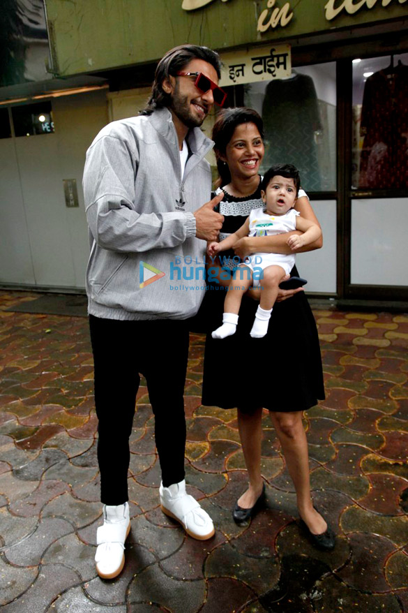 ranveer singh snapped post a salon session in bandra 5