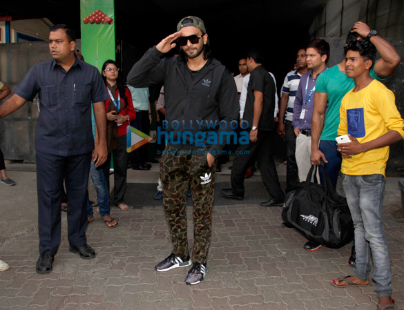 ranveer singh snapped post gym in bandra 3 6