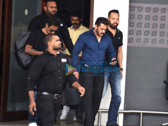 Salman Khan arrives in Mumbai from Jaipur
