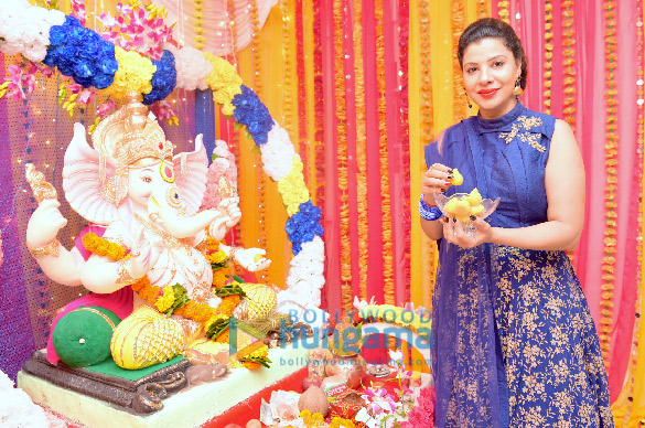 sambhavna seth her husband avinash dwivedi celebrate ganesh chaturthi 3