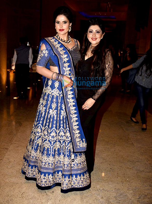 sangeeta bijlani and zareen khan walk for archana kochhars fashion showcase 10