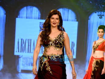 Sangeeta Bijlani and Zareen Khan walk the ramp for Archana Kochhar's fashion showcase