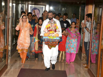 Sanjay Dutt's Ganesha visarjan at Juhu Beach