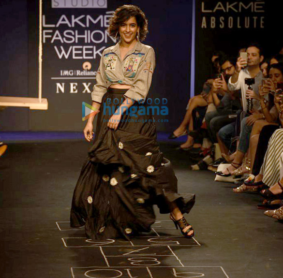 sanya malhotra walks the ramp for the miraki project at lakme fashion week 2017 7