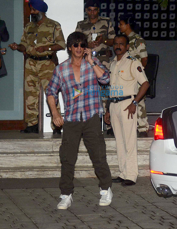 Shah Rukh Khan, Anushka Sharma & Imtiaz Ali depart for Delhi to promote ‘Jab Harry Met Sejal’ Shah Rukh Khan, Anushka Sharma & Imtiaz Ali depart for Delhi to promote ‘Jab Harry Met Sejal’