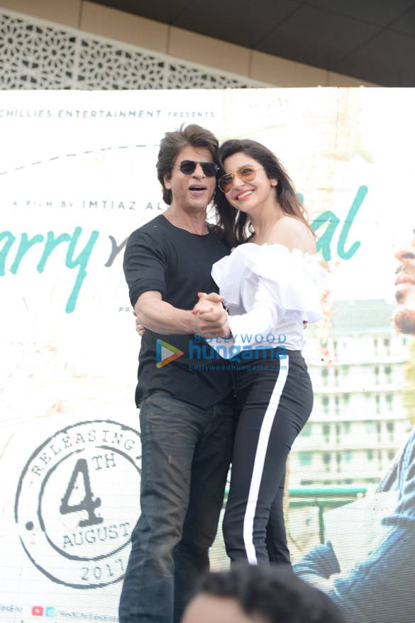 shah rukh khan anushka sharma and imtiaz ali promote their film jab harry met sejal at sgt university in delhi 2