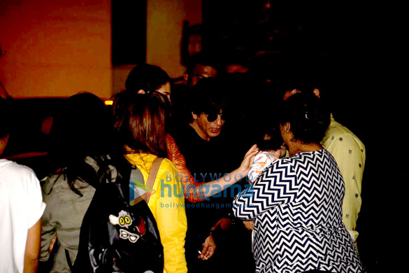 shah rukh khan anushka sharma and imtiaz ali snapped at airport 3