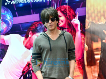 Shah Rukh Khan, Anushka Sharma and Imtiaz Ali snapped at the screening of Jab Harry Met Sejal in Bandra