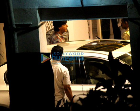 Shah Rukh Khan spotted at Dilip Kumar’s house Shah Rukh Khan spotted at Dilip Kumar’s house