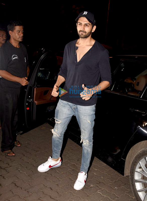 shah rukh sushant singh kriti sanon grace rohini iyers birthday bash 17