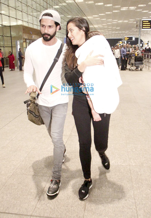 Shahid Kapoor, Mira Rajput, Jacqueline Fernandez, Sushant Singh Rajput and Karan Johar snapped at the airport tonight Shahid Kapoor, Mira Rajput, Jacqueline Fernandez, Sushant Singh Rajput and Karan Johar snapped at the airport tonight