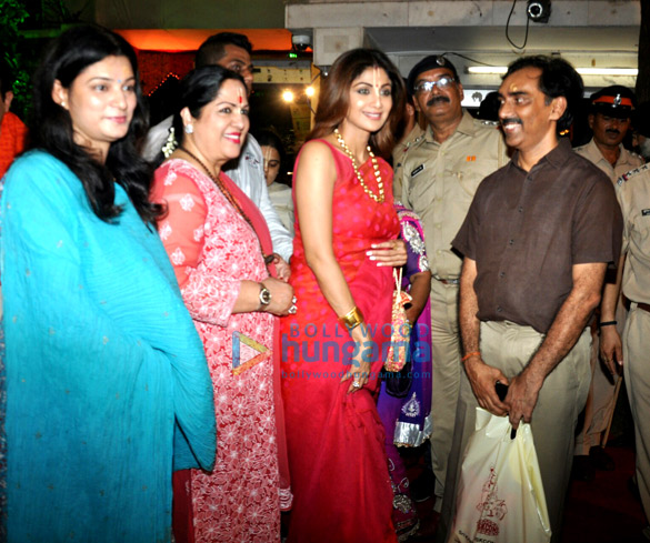 shilpa shetty and family snapped at isckon janmashtami celebration 6