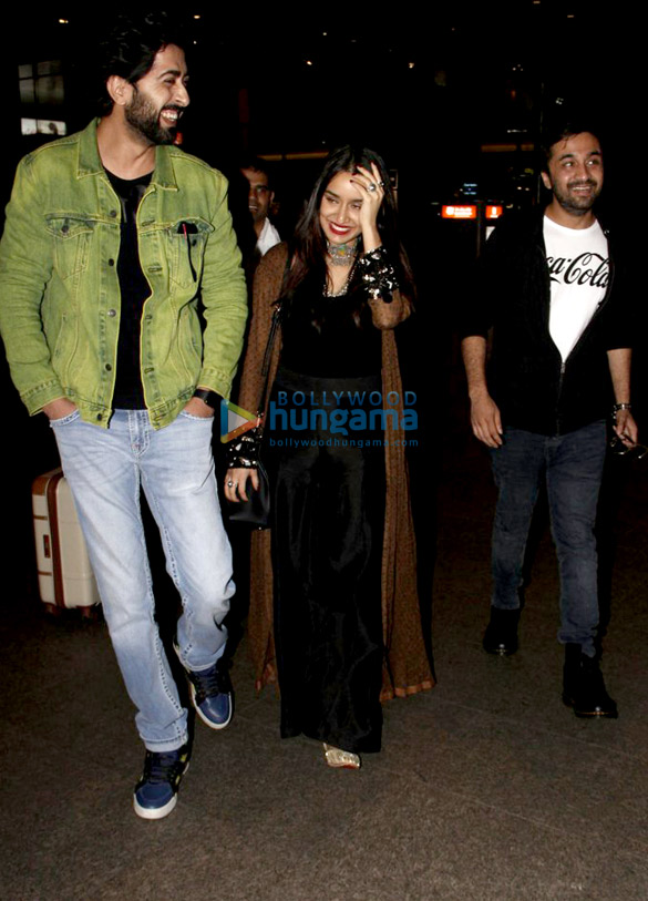 shraddha kapoor siddhanth kapoor and ankur bhatia snapped at the airport 6