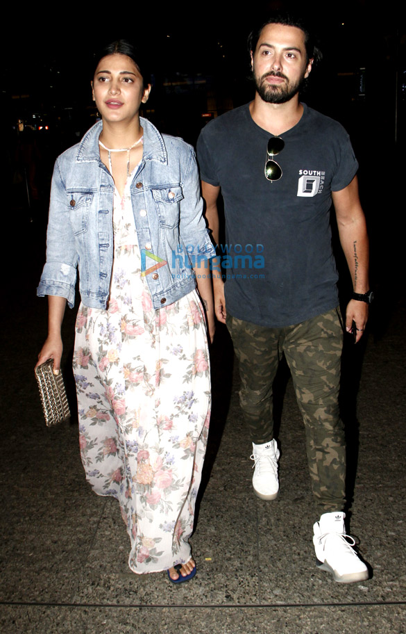 shruti haasan snapped with boyfriend at the airport 2