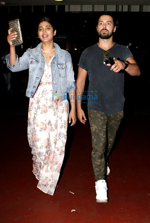 shruti haasan snapped with boyfriend at the airport 4