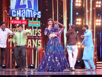 Sidharth Malhotra and Jacqueline Fernandez grace Sa Re Ga Ma Pa Li'l Champs only on Zee TV