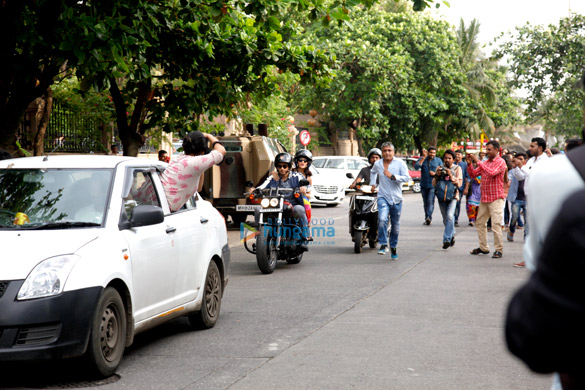 sidharth malhotra and jacqueline fernandez snapped riding a bike to promote a gentleman in bandra 1