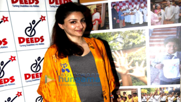 Soha Ali Khan graces a fundraiser exhibition at Out of The Blue, Bandra