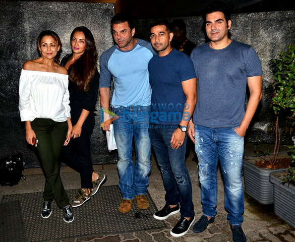 sohail khan and arbaaz khan family snapped at otters club 4
