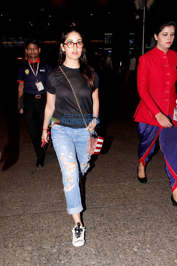 sonakshi sinha adah sharma taapsee pannu others snapped at the airport 5